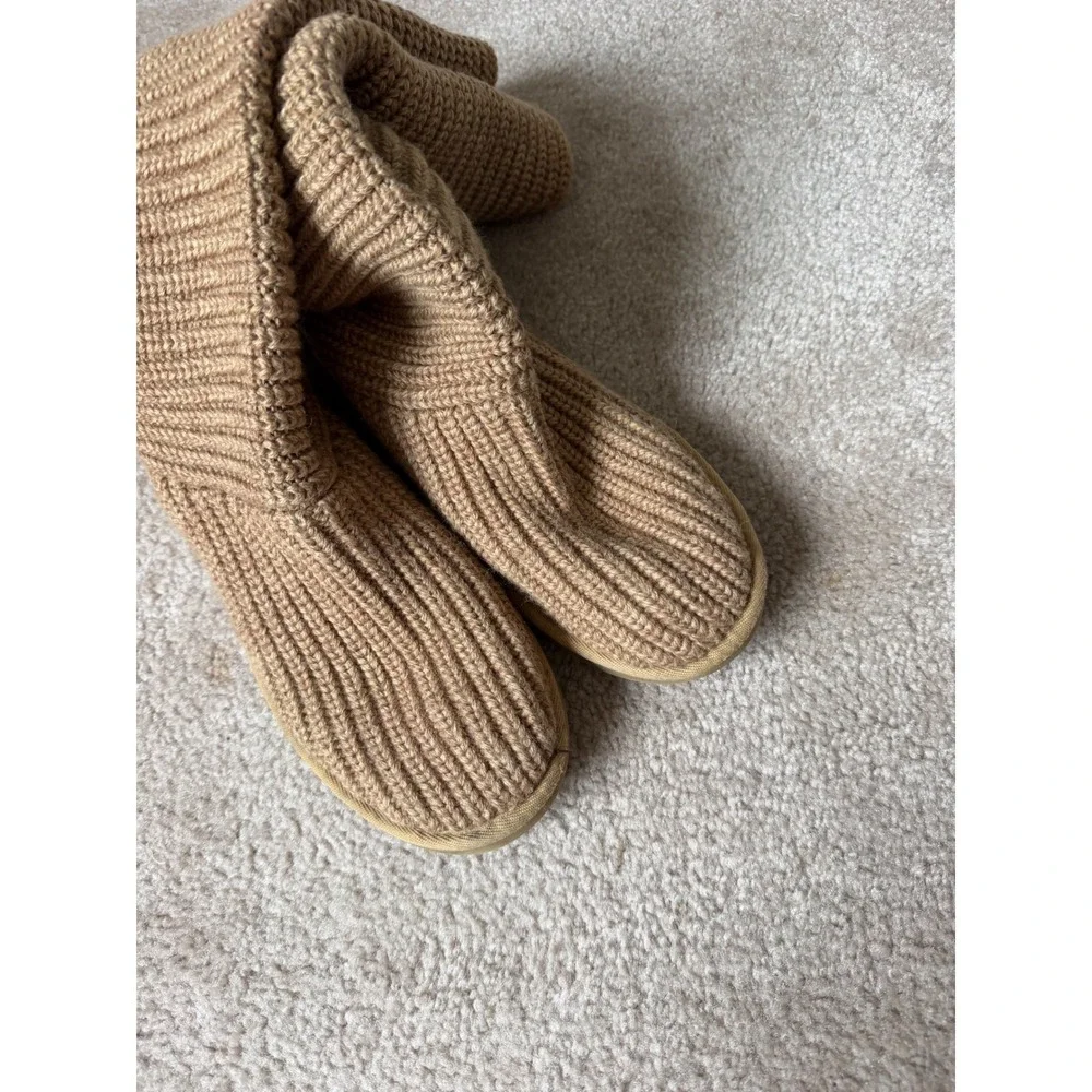 UGG Classic Cardy Boots Knit 3-Button Tan Size 8